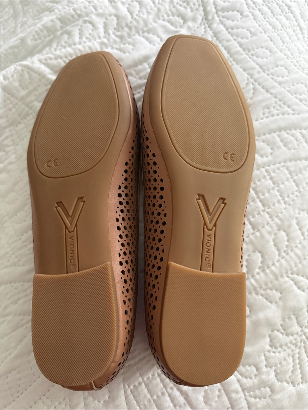 Vionic Women's Perforated Tan flats. never worn - Picture 2 of 5